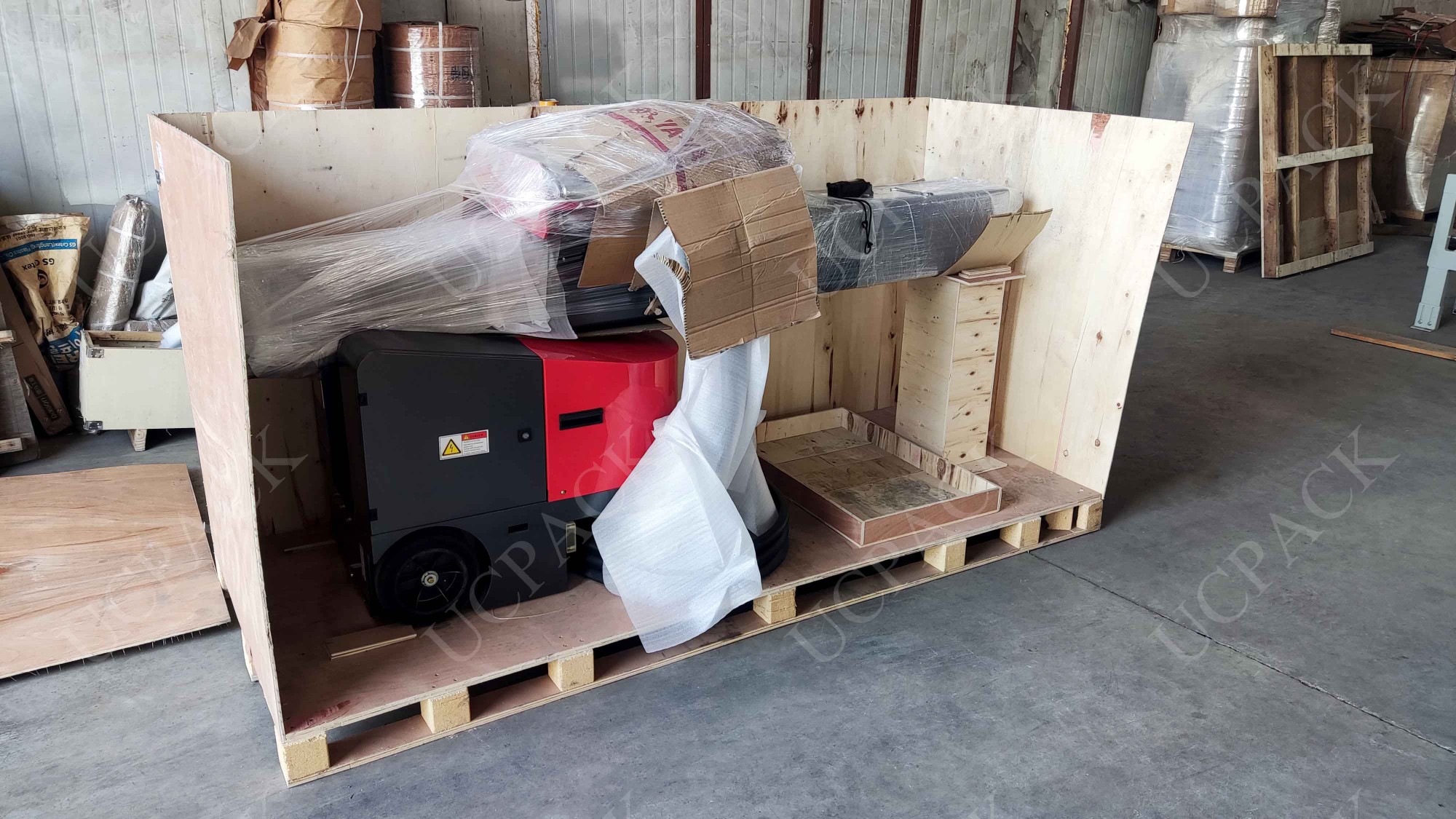 UCR-R600 Self Propelled Robot Pallet Stretch Wrapper