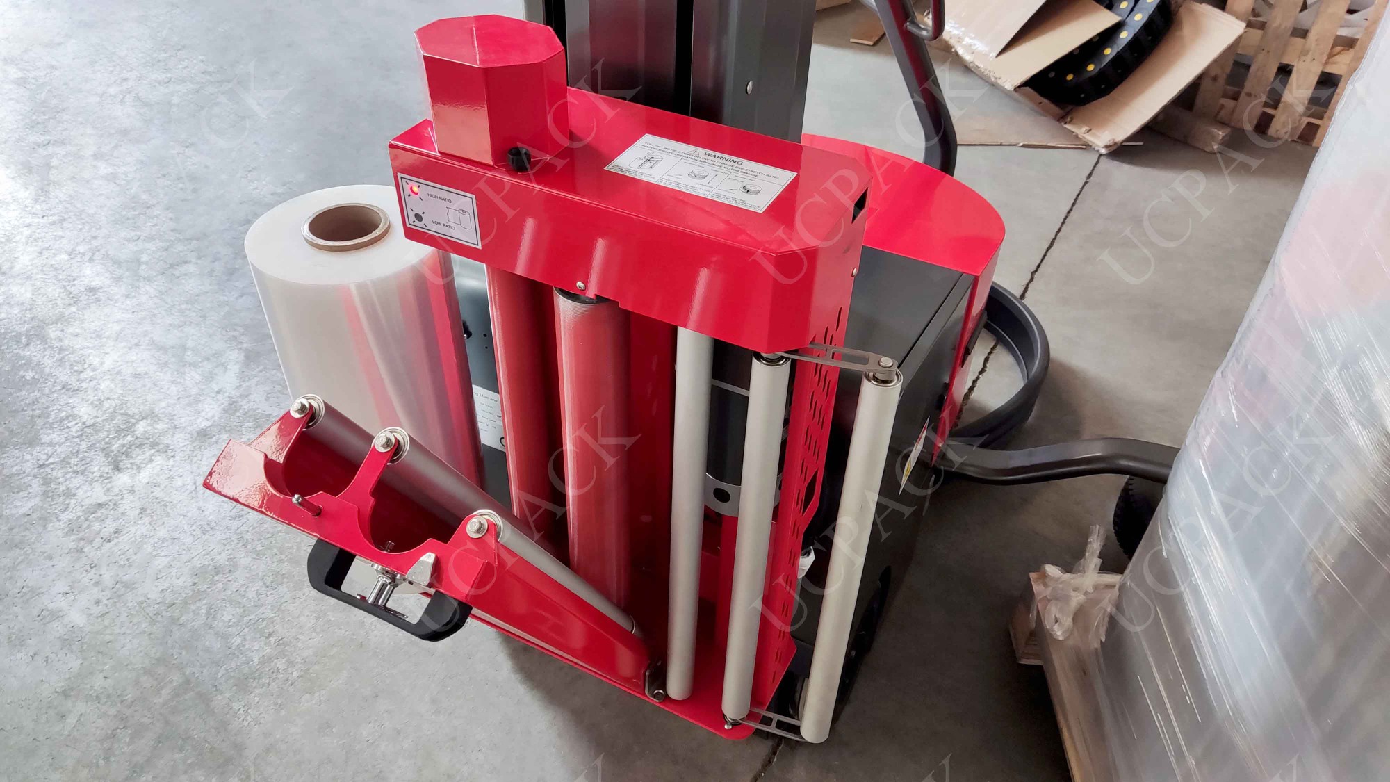 UCR-R600 Self Propelled Robot Pallet Stretch Wrapper