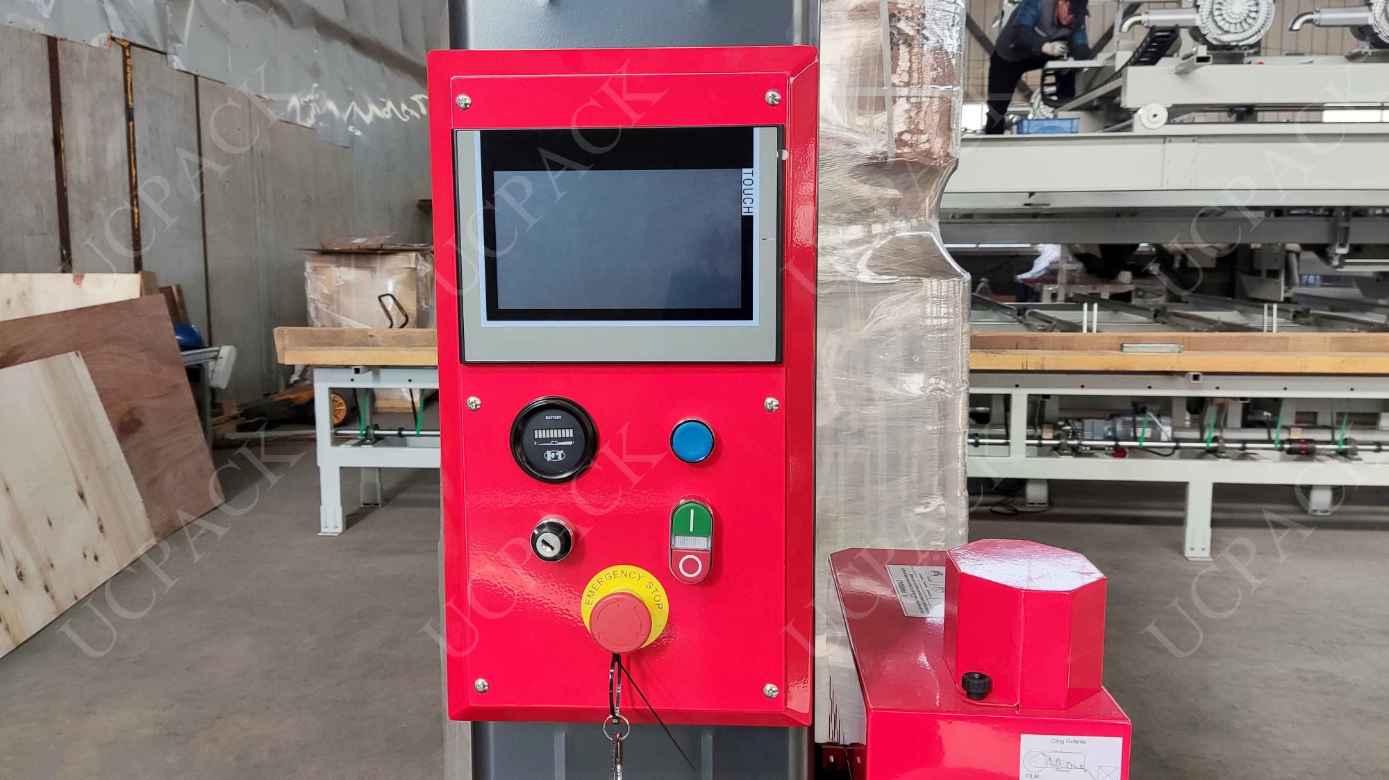UCR-R600 Self Propelled Robot Pallet Stretch Wrapper