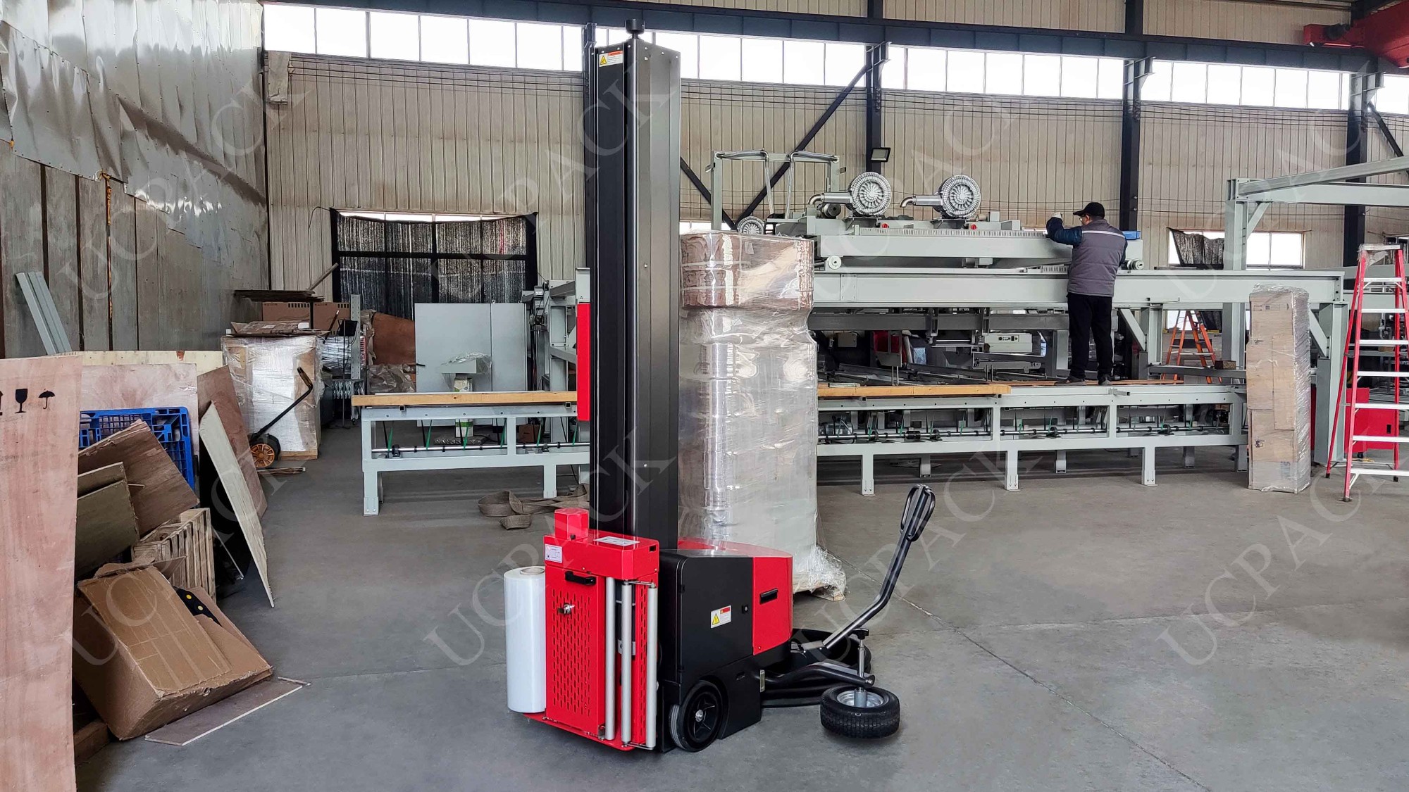 UCR-R600 Self Propelled Robot Pallet Stretch Wrapper