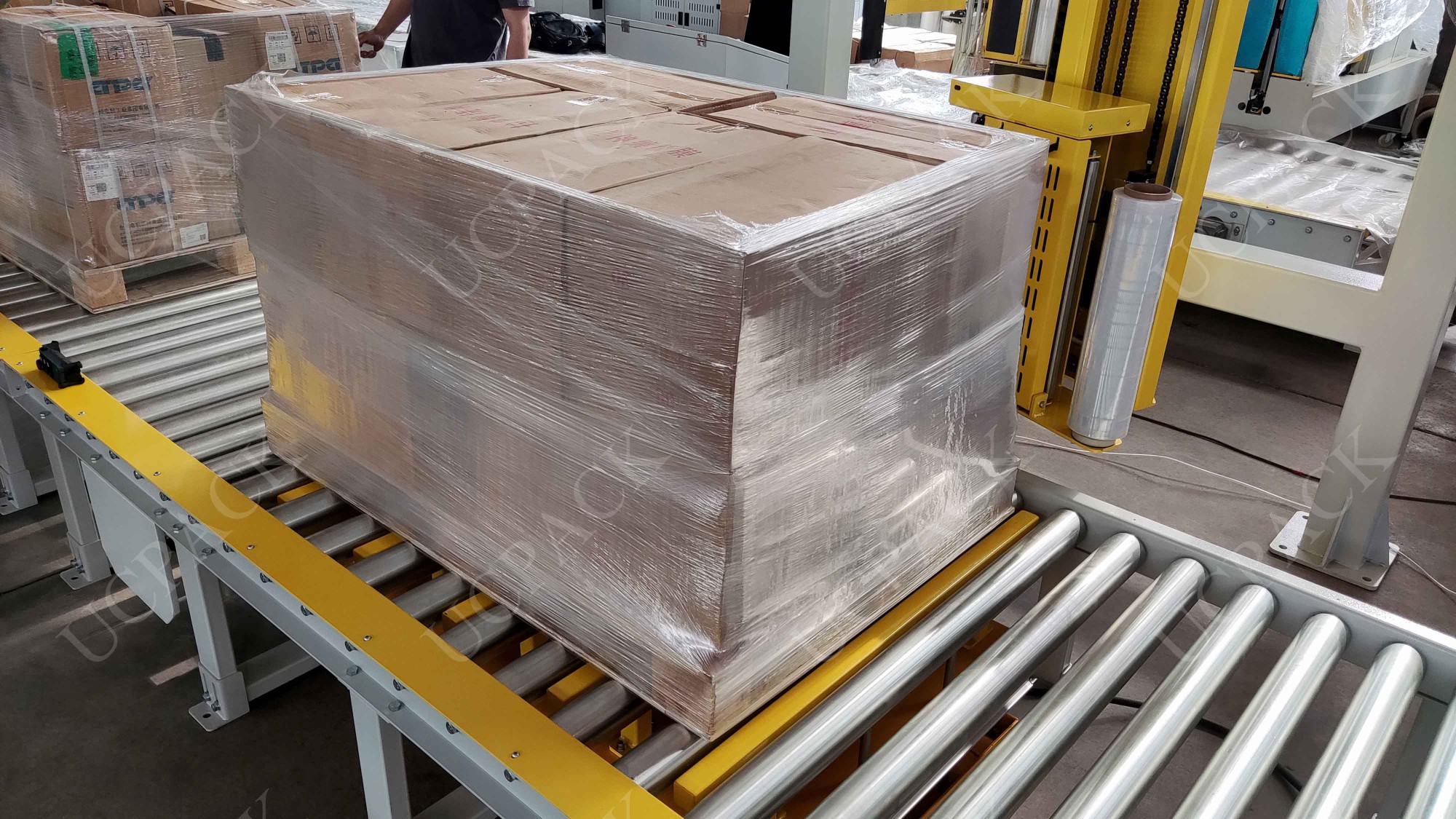 UCR-RP2000A Fully Automatic Inline Rotary Arm Pallet Stretch Wrapper