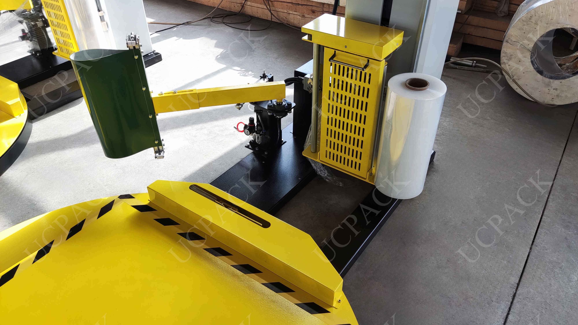 UCR-T1800Z with Auto Film Clamper & Cutter