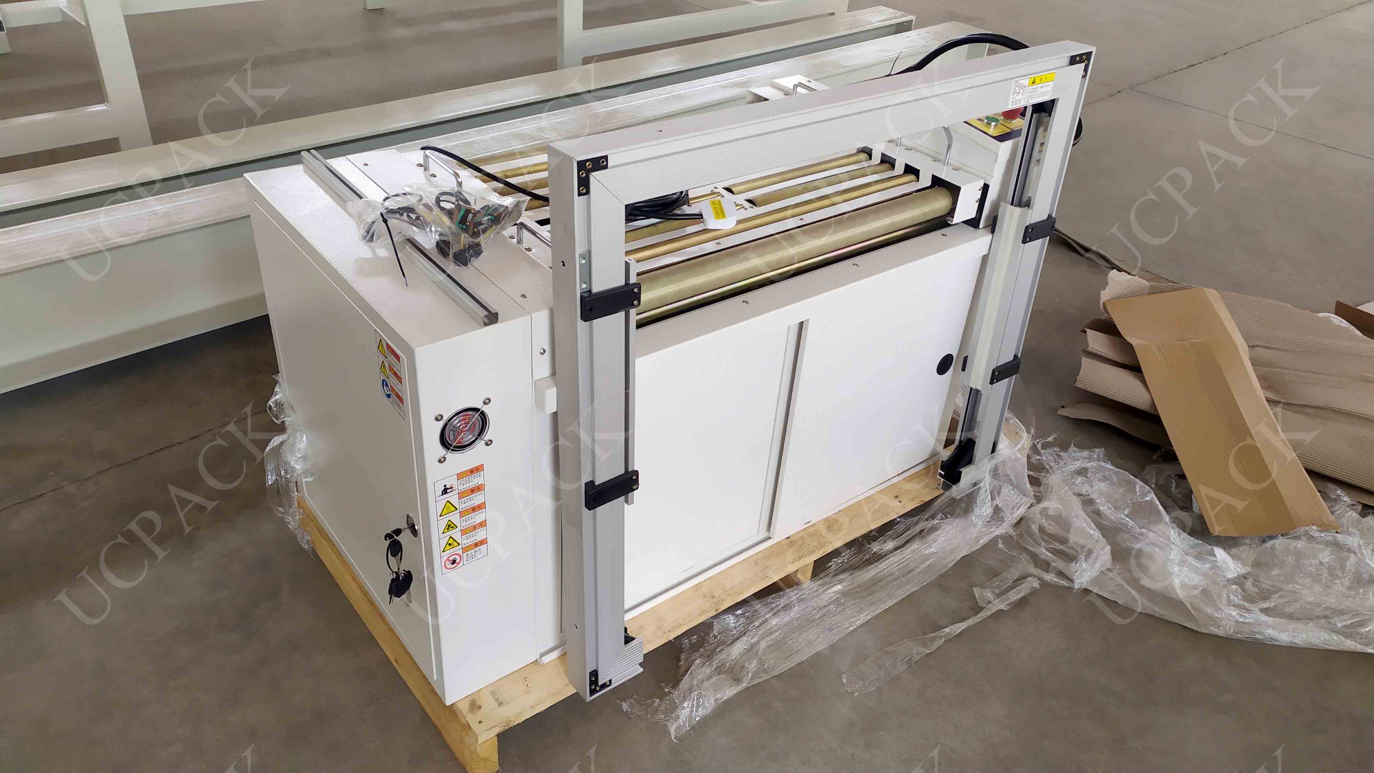 UDB-102A Fully Automatic Inline Strapper