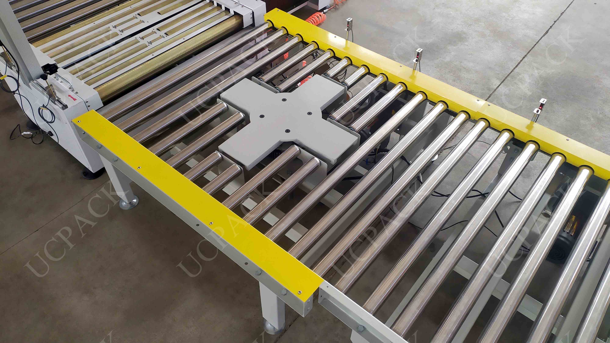 UDB-102B Low Profile Fully Automatic Inline Strapper